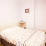 Spacious, modern, equipped apt in République