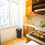 Spacious, modern, equipped apt in République