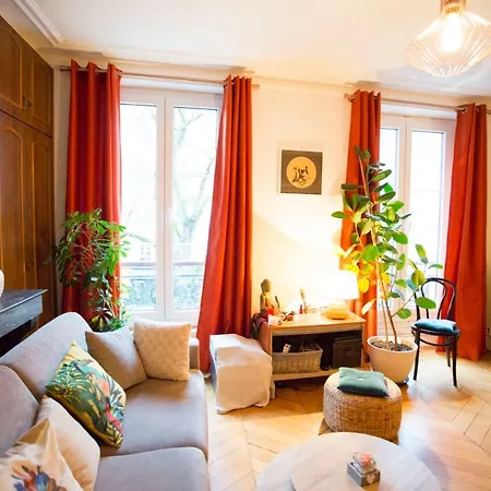 Spacious, Modern, Equipped Apt In République Parigi