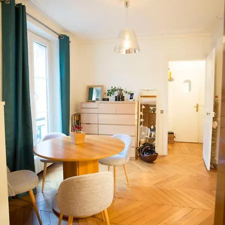 Appartamento Spacious, Modern, Equipped Apt In République Parigi
