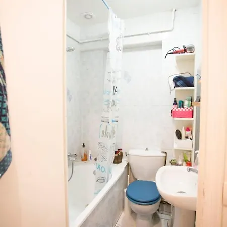 Spacious, Modern, Equipped Apt In République Appartamento Parigi
